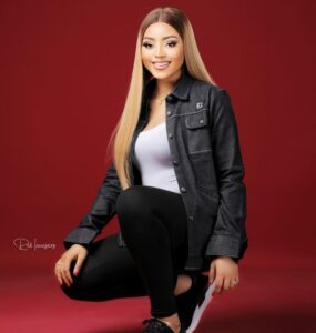 "Stepping Out Alone Is Money"- Regina Daniels Says As Newspaper Vendors Block Her & Husband Ned In Abuja (VIDEO)