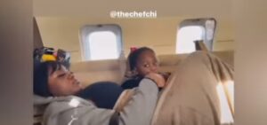 Chioma and her son and some of Davido's family on their way to London for his performance 😍