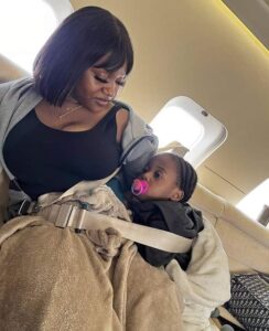 Video & Photos Of Chioma, her son and Davido's family on their way to London for his music show 😍😍🥰 https://www.momedia.ng/2022/03/03/video-photos-of-chioma-and-her-son-and-davidos-family-on-their-way-to-london-for-his-music-show/