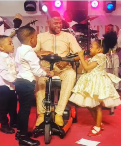 “I Must Born Triplets, Na Who Go Give Me Belle Remain” -  Netizens Reacts To Heartwarming Video Of Yinka Ayefele And His Triplets On Stage