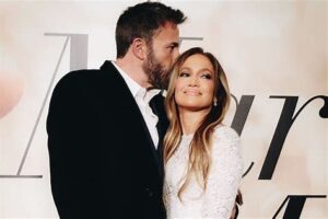 Jennifer Lopez and Ben Affleck are officially married (Photos)