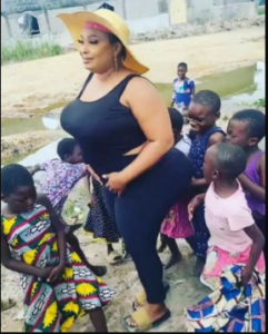 “This Is Morally Wrong!! Why Are You Corrupting The Kids” – Laide Bakare Dragged To Filth For Allowing Kids Play With Her Backside (Video)