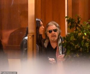 Al Pacino and girlfriend welcomes child