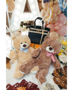 DAVIDO spends over $100,000 (N100 million) on bags for his wife, Chioma as welcome back home gift. (PHOTOS)