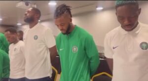 Super Eagles Players Observe A Minute Silence For The Five Nigerians Who Di€d While Watching Their Match Against South Africa (DETAILS/VIDEO)