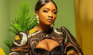 I'm tired of being told to switch up my sound, it irritates me, meanwhile the last f*cking song you heard from me is Joromi" - Simi goes off on her fans
