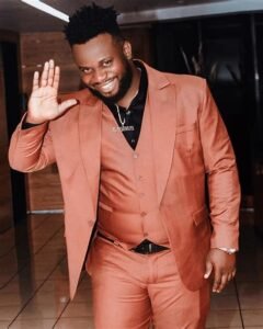 Sabinus Offers To Give 1 Million Naira To An Elderly Carpenter (DETAIL)