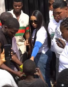 "Charity Begins at Home" – Liquorose Celebrates 4 Years of #LiquoroseCares with a Touching Street Outreach, Gifts Foodstuffs & Other Items (VIDEO/PHOTOS)