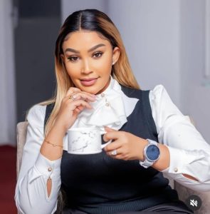  “I Love the Way You Love 2Baba, Hold Tightly to God” – BBNaija Star Queen Sends Heartfelt Message to Annie Idibia and Praises Zari Hassan